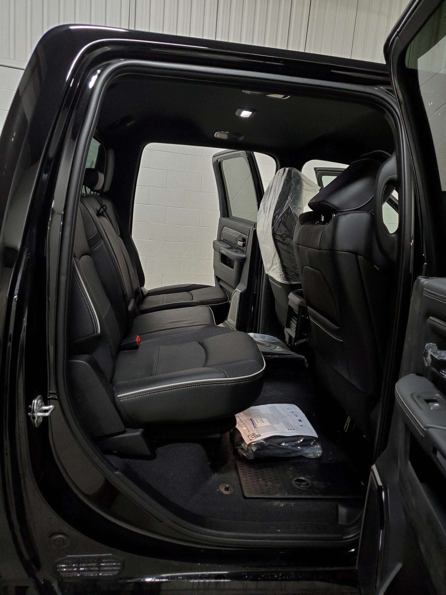 2025 Ram 2500 LIMITED Night Edition - Diamond Black Crystal Pearl