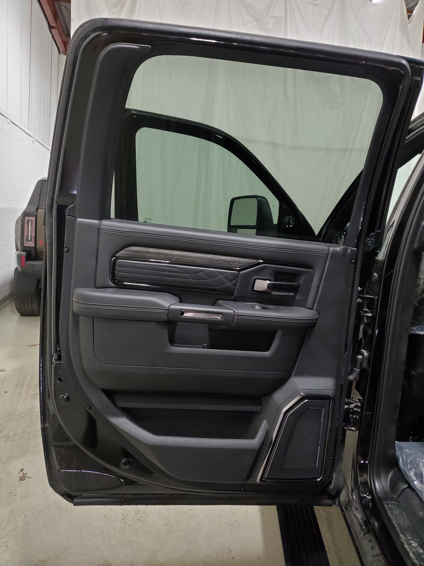 2025 Ram 2500 LIMITED Night Edition - Diamond Black Crystal Pearl