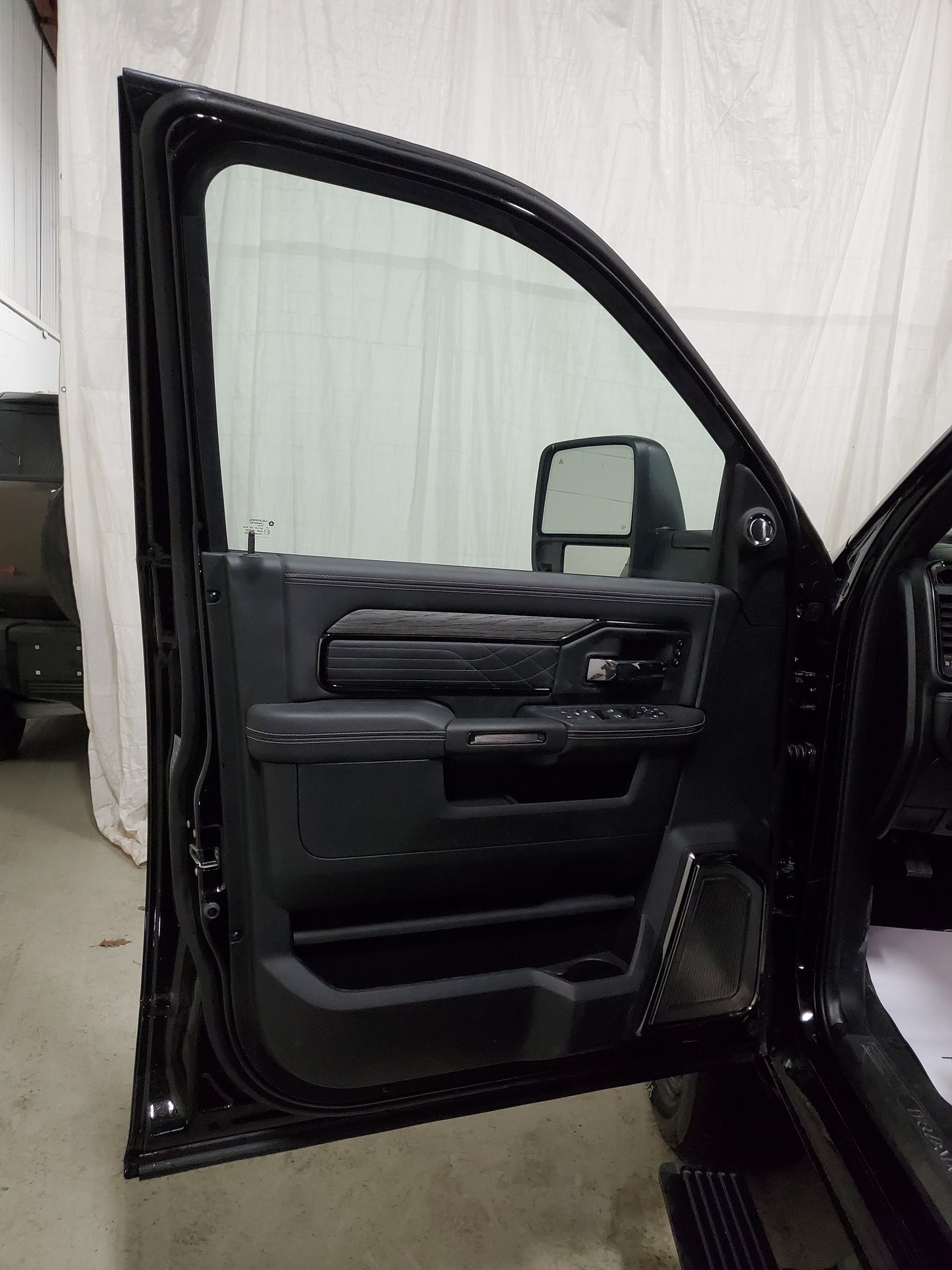 2025 Ram 2500 LIMITED Night Edition - Diamond Black Crystal Pearl