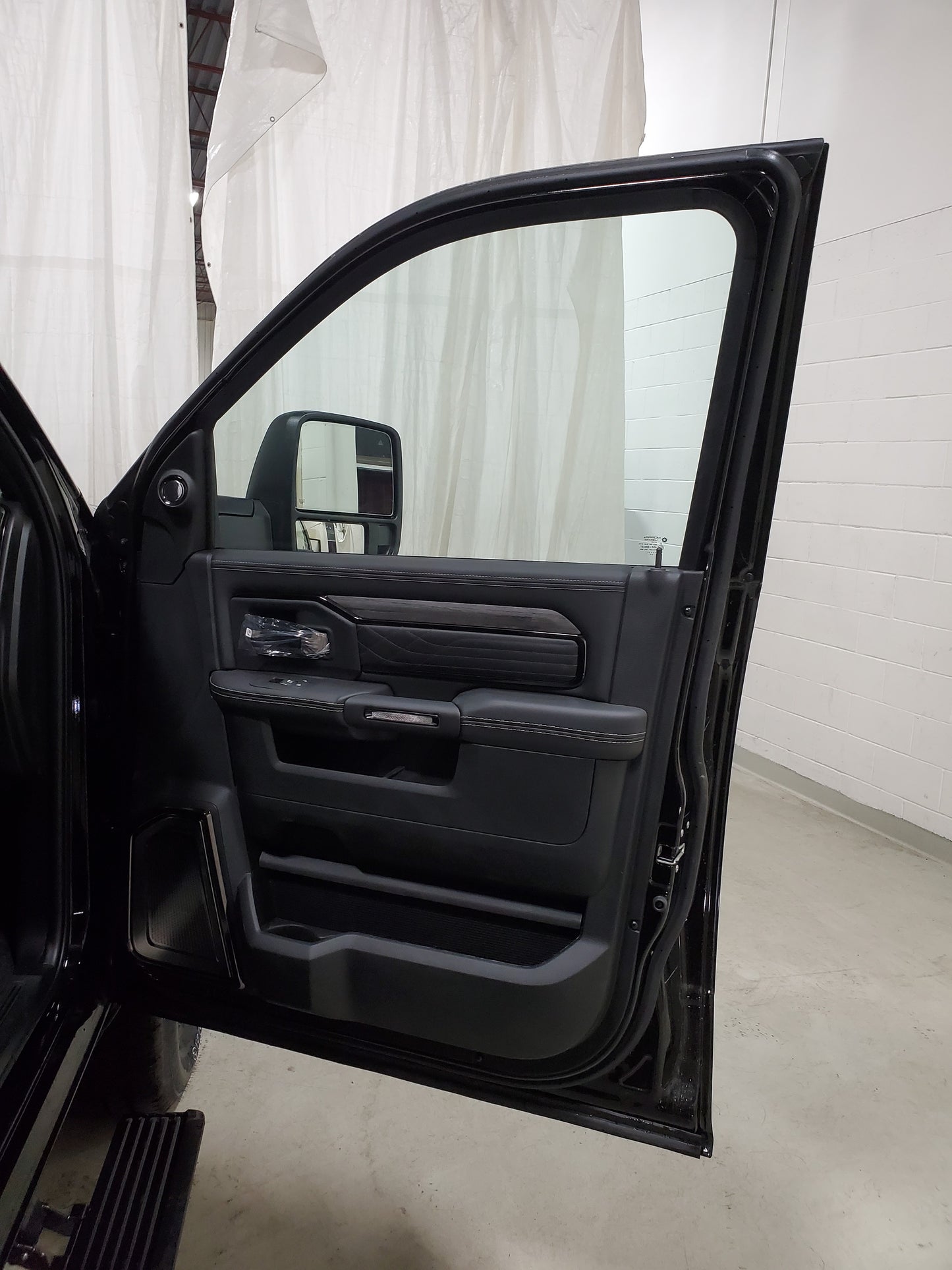 2025 Ram 2500 LIMITED Night Edition - Diamond Black Crystal Pearl