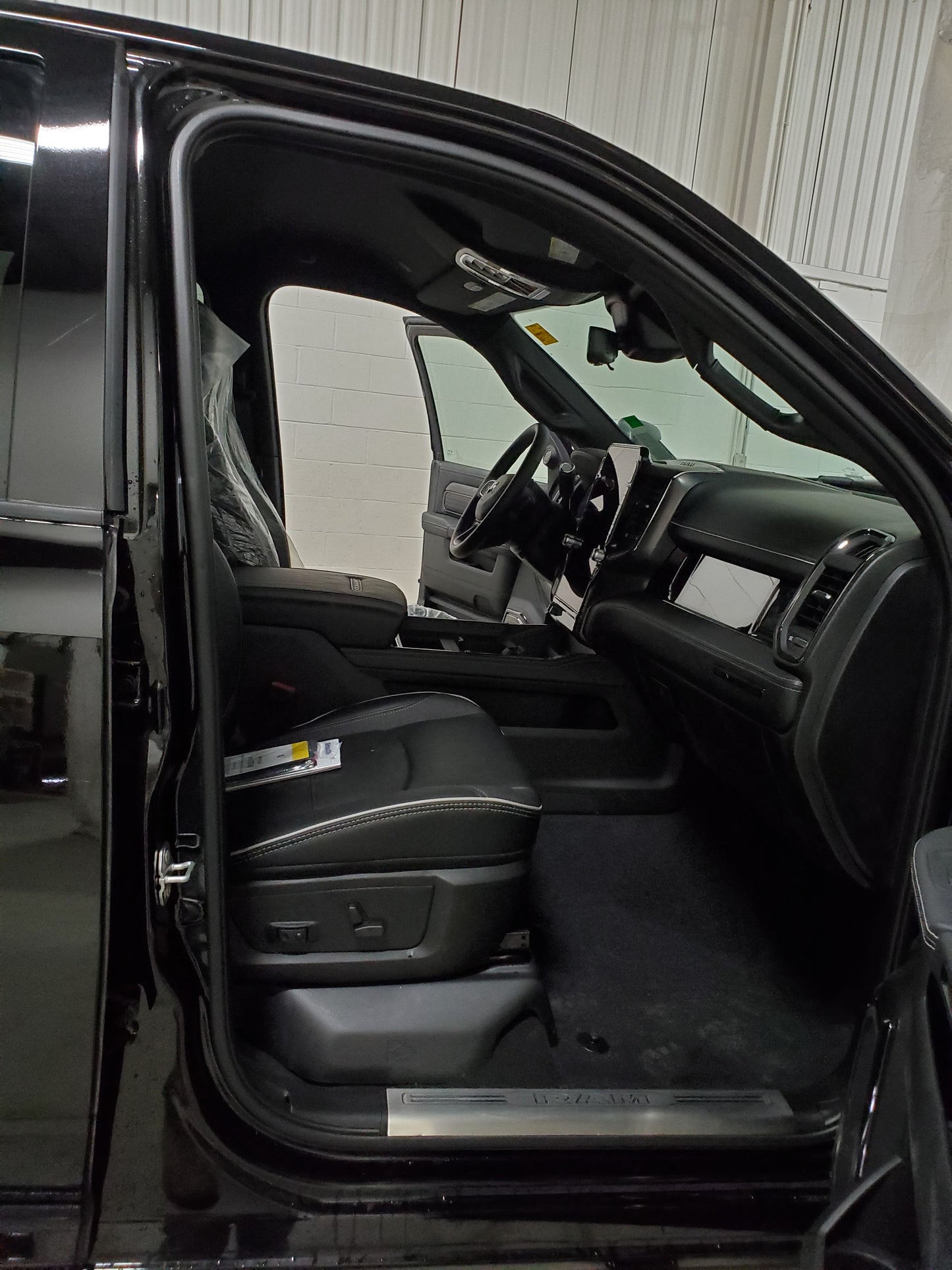 2025 Ram 2500 LIMITED Night Edition - Diamond Black Crystal Pearl