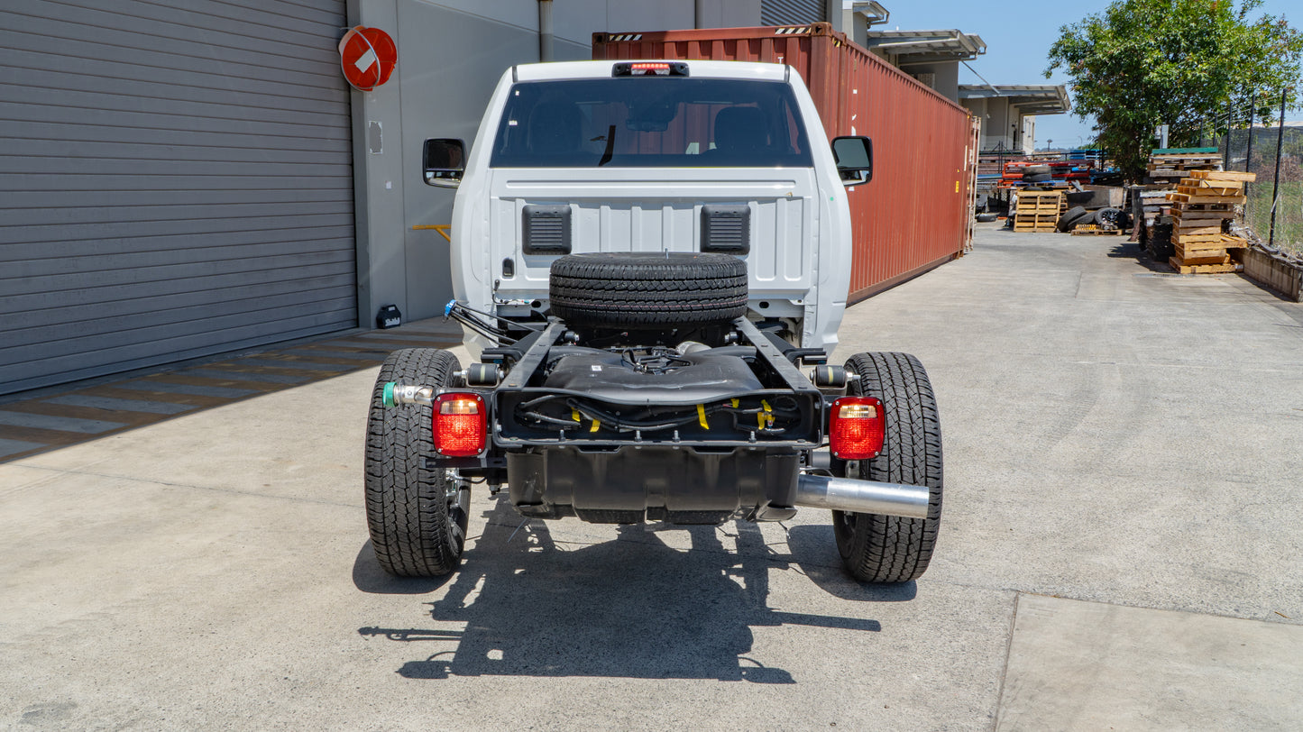 2025 Ram 3500 Tradesman Chassis Regular Cab 4x4 - Bright White